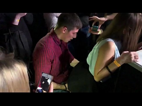 ❤️ 러시아 나이트 클럽에서 실제 섹스. 18 세 러시아 여자 항문과 질에 엿 에서 나이트 클럽 ❤️❌ 하드 포르노 우리 ️❤